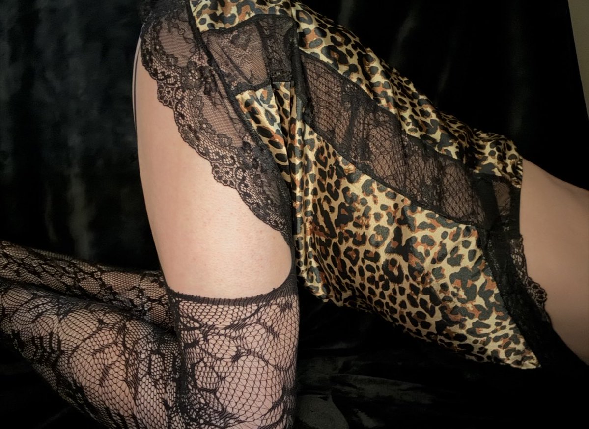 FemPrincessKat's tweet photo. Had to come back to this account to show off more of the real me🩷🐆 No penis in sight means it must not exist💁‍♀️ #sissy #femboy #crossdresser #feminization #forcedfeminization https://t.co/H5bl002roX