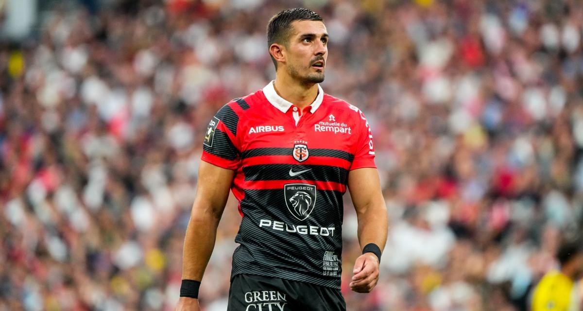 El_toulous1's tweet photo. Avis sur le probable départ de Thomas Ramos :

À la lecture des premières rumeurs, je me suis dit « Thierry C. fait monter les enchères, c'est classique ».
Ensuite, je me suis rappelé de ce que l'on m'a dit à plusieurs reprises sur Ramos : 
« Thomas, il veut toujours être top 3 des salaires du club, à chaque négociation c'est un enfer. »

Dans le cas où il partirait, ce serait évidemment une opportunité à plusieurs niveaux.

- Pour lui d'abord : prendre un énorme dernier chèque avant la retraite, il aura 32 ans en 2027.

- Pour nous également : cela libère une masse salariale importante et permet de mieux recruter pour 2027, ou de faire totalement face à la baisse de SC liés aux réformes. On ne peut pas proposer à un joueur de 32 ans d'être top 3 des salaires du club.

Certains l'ont oublié ici, mais on avait fait des ponts d'or à certaines anciennes gloires entre 2013 et 2015. Résultat ? Ils étaient usés, avec moins de résultats, et une situation financière (qui dépend de nos performances puisque nous n'avons pas de mécènes) devenue catastrophique.
C'est pour cette raison que depuis 10 ans, un joueur de plus de 30 ans à son salaire qui doit baisser.

En revanche, pour nous supporters, c'est évidemment un crève cœur, tellement on l'aime notre Thomas.
Mais on ne peut pas lui en vouloir : il aura tellement donné au club. 
C'est normal de prendre un dernier gros chèque.
À partir du moment où les objectifs du club ne sont pas en ligne avec ses attentes, l'issue est inéluctable.

Quoi qu'il décide, je le soutiendrai jusqu'au bout et je l'acclamerai jusqu'à son dernier match avec nous.
Les joueurs ne sont que de passage.

Et puis, ce n'est pas parce qu'il partirait la saison prochaine qu'il ne pourra pas revenir entraîner chez nous plus tard.

#stadetoulousain