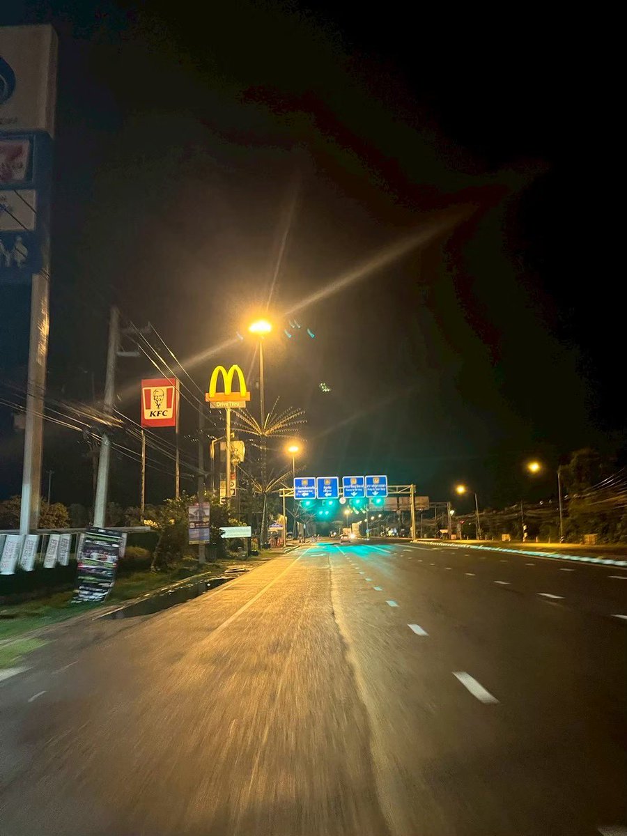 Sdfxmta's tweet photo. เหงาๆ ไม่มีอะไรทำ จะชวนใครก็ยังไม่ได้ชอบ #บุรีรัมย์ในเมือง https://t.co/t9ZfbEN8px