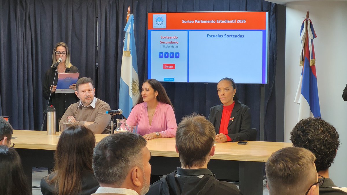 InformacionLeg3's tweet photo. 🎓🏛️ Parlamento Estudiantil 2026

Se realizó el sorteo de las instituciones participantes. Paula Franco, Ramiro Aranda y Daniela López destacaron el valor de escuchar a los jóvenes y convertir sus ideas en propuestas para seguir construyendo una Misiones con más participación. https://t.co/vCGhlqKeEc