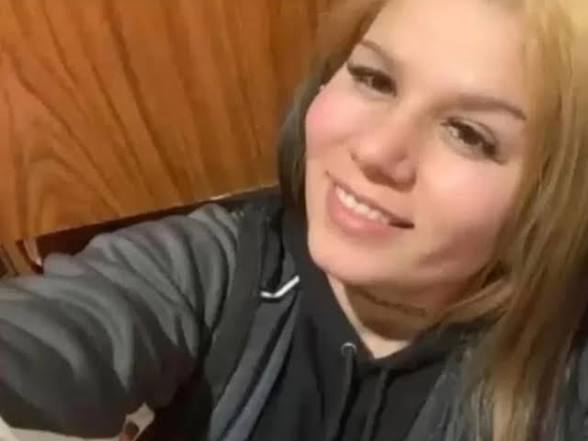 abrilcba_'s tweet photo. Los familiares de la chica asesinada en Mar del Plata fueron a denunciar varias veces su paradero y la policía no les dio bolilla.
Después la encontraron ellos mismos y la policía los quiso meter presos. La policia es responsable https://t.co/2HtRsx2fJF