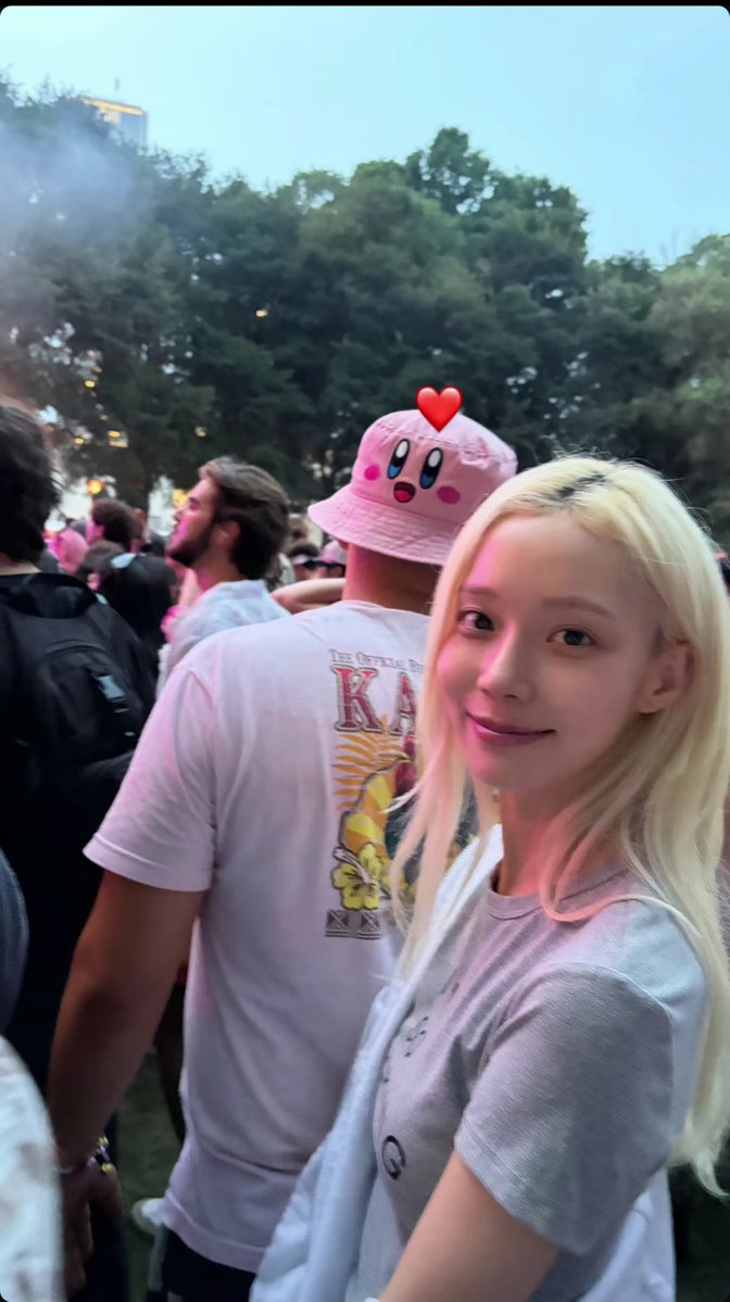 stupidcheesecat's tweet photo. that soft kind baby smile of mj pic probably taken by her jimin unnie 😚 https://t.co/mHhN3UTnMs