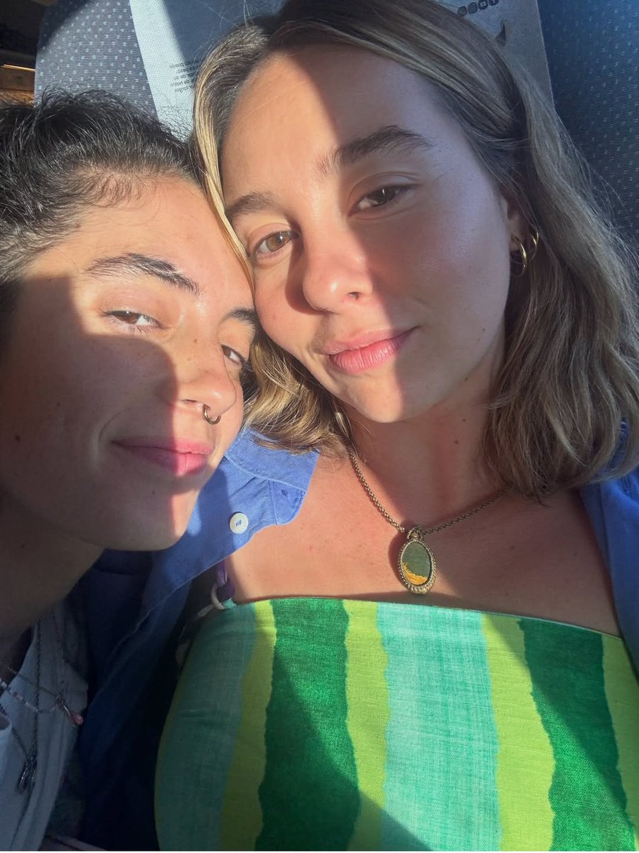 krlix's tweet photo. Me produce tanta ternura esta foto y a su vez demasiada felicidad porque Paula se ve feliz, tranquila y eso es lo mejor ❤️‍🩹♥️ #paulausero https://t.co/uJE7pKbFqX