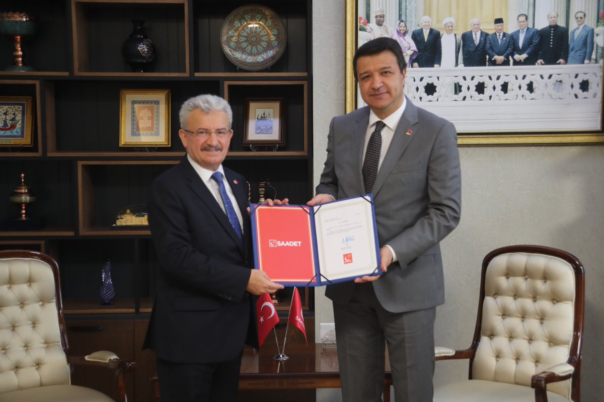 SaadetPartisi's tweet photo. Yozgat İl Başkanlığımıza Cemil Işıksoy getirilmiştir. 

Bugüne kadar İl Başkanlığımızı yapan Mustafa Salman’a yapmış olduğu çalışmalardan dolayı teşekkür ediyor, yeni İl Başkanımıza başarılar diliyoruz. https://t.co/qyHYMZ3H7o