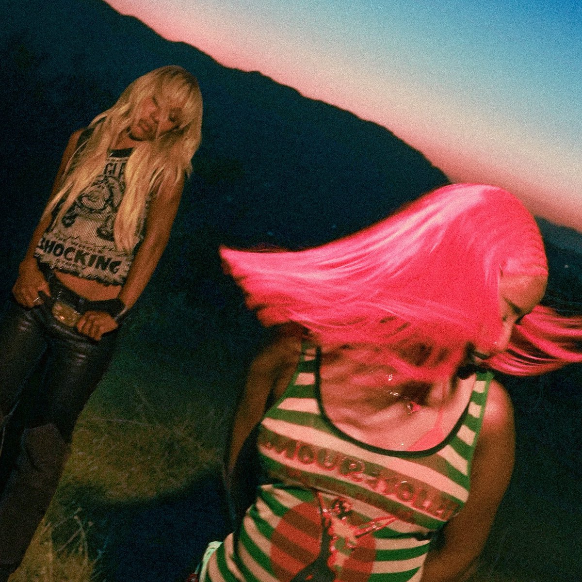 AlemedaCrave's tweet photo. Alemeda x Foushee - "The World Keeps Spinning" out 8.7.26 https://t.co/sHnrMsPHn2