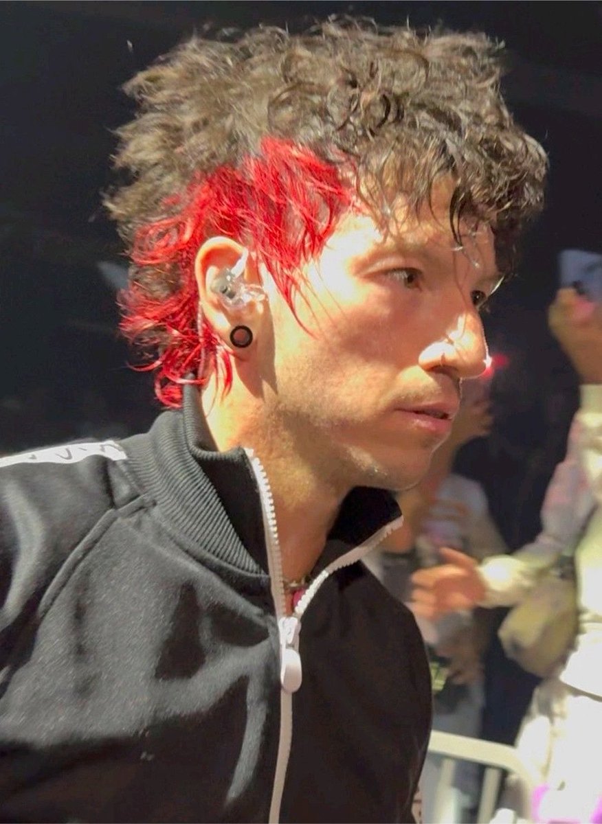 ppaladito's tweet photo. josh red split dye we still talk about you 😔🚬 https://t.co/NulDjANudL