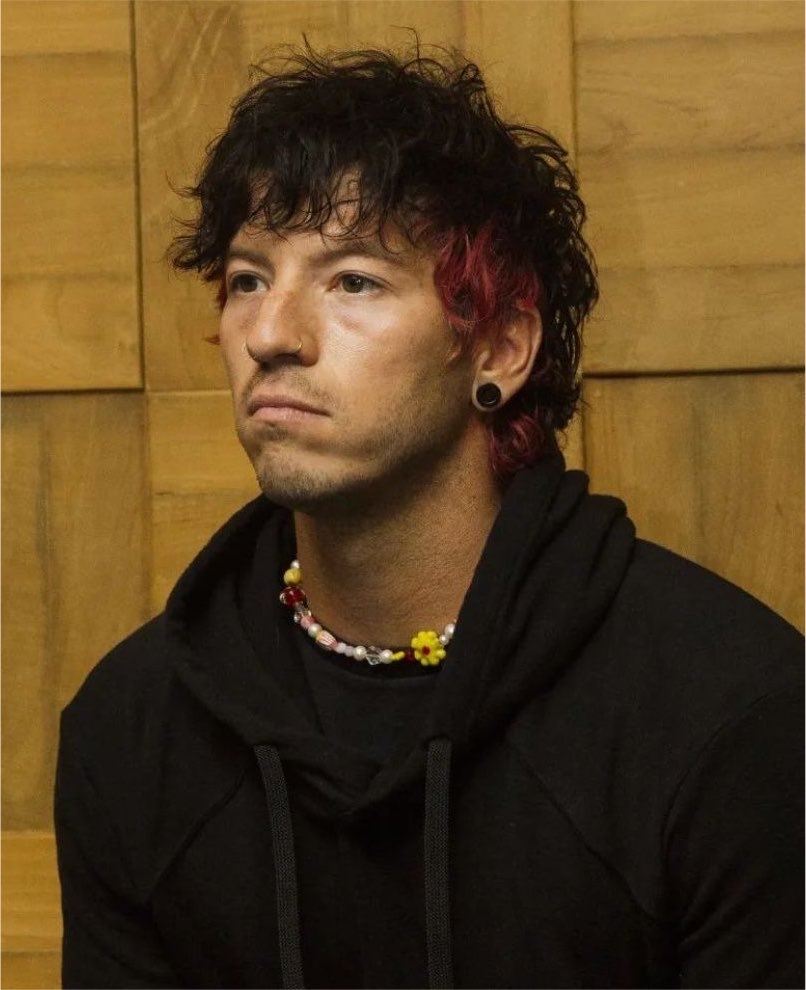 ppaladito's tweet photo. josh red split dye we still talk about you 😔🚬 https://t.co/NulDjANudL