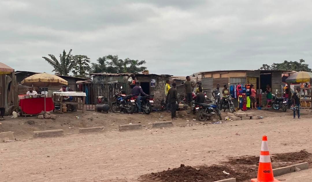 digitalcongotv1's tweet photo. Chronique | Cimetière de Kinsuka : quand les morts perdent jusqu’au droit au repos https://t.co/aaHoD7Fc1T https://t.co/ZFAAsooKww
