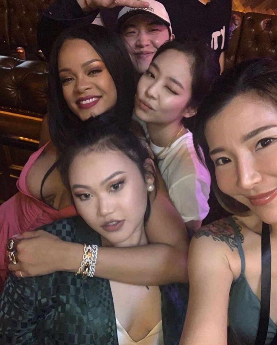 FentyStats's tweet photo. JENNIE of @BLACKPINK says @rihanna is her “North Star” when it comes to icons she hopes to emulate in her own career.

“Rihanna will always be my biggest dream in terms of how much influence she has over pop culture and also music culture and art itself. She’s so inspiring for me.”