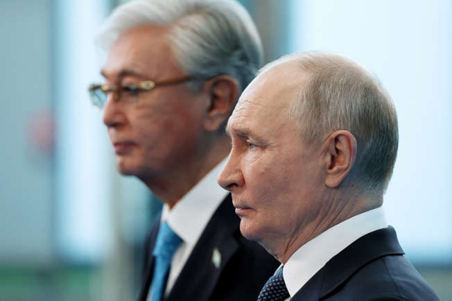 ronconi_stefano's tweet photo. come può la Russia tenere un leader simile :
"Le sue capacità sono chiaramente inferiori a quanto pensassimo, ma le sue intenzioni sono persino peggiori", ha dichiarato Sikorski a proposito del leader russo, come riportato dal Kyiv Post. https://t.co/vfgd61ifIb