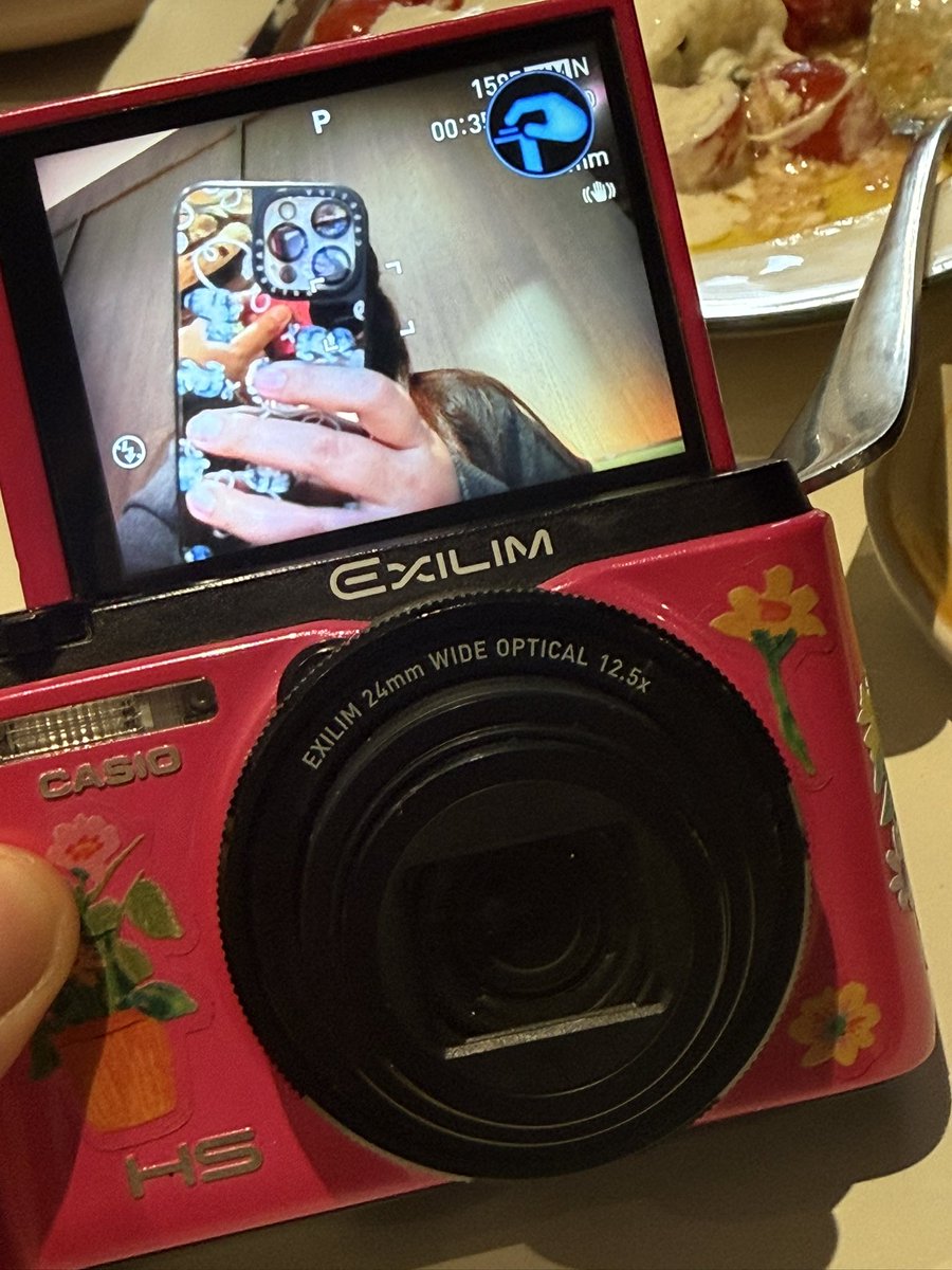 fairpatt's tweet photo. ส่งต่อกล้องCasio Exilim HS EX-ZR1500
พับจอถ่ายเซลฟี่ได้ จอไม่เขียว ชัดแจ๋ว แฟลชออกปกติ ซูมได้ปกติ 
อุปกรณ์ ตัวเครื่อง สายคล้องแท้ แบตแท้1ก้อน ตัวชาตเทียบ ติดสติกเก้อgive museums 
รวมส่ง 2,000 
#กล้อง #กล้องดิจิตอลมือสอง #กล้องดิจิตอลเก่า #ส่งต่อ #ส่งต่อกล้อง https://t.co/XPSneA5Ggd