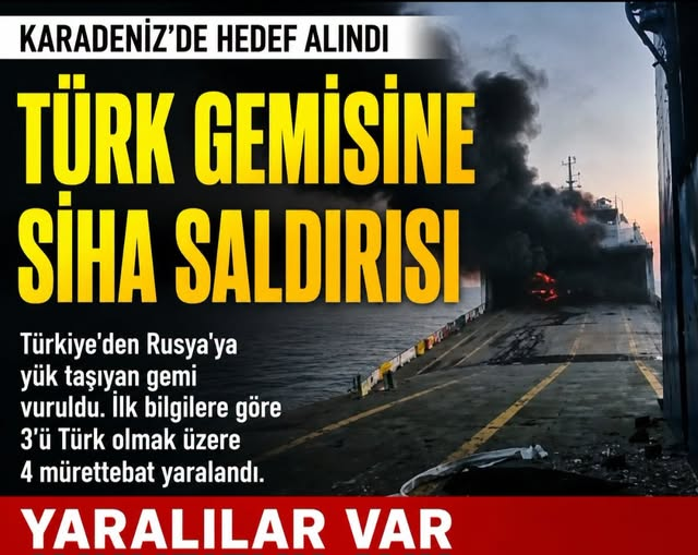TOPRAK_2_'s tweet photo. RUSYA'YA SEBZE GÖTÜRÜYORDU
Karadeniz'de seyir halindeki Türk personelli bir yük gemisi insansız hava aracı saldırısına uğradı. İlk belirlemelere göre saldırıda 3'ü Türk olmak üzere 4 mürettebat yaralandı. 
Samsun merkezli Kalyoncu Shipping firmasına ait, Kamerun bayraklı NADHEZNA isimli Ro-Ro kargo gemisi Türkiye'den Rusya'nın Novorossiysk Limanı'na sebze ve meyve taşıdığı sırada hedef alındı. Gazeteci Kenan Bulutoğlu'nun aktardığı bilgilere göre saldırının Ukrayna'ya ait SİHA tarafından gerçekleştirildiği öne sürüldü. 
Saldırının ardından gemide yangın çıktığı, yaralanan mürettebat için acil müdahale başlatıldığı bildirildi. Yaralıların sağlık durumuna ilişkin resmi makamlar tarafından ayrıntılı açıklama yapılmadı. SEDAT KAYA..
