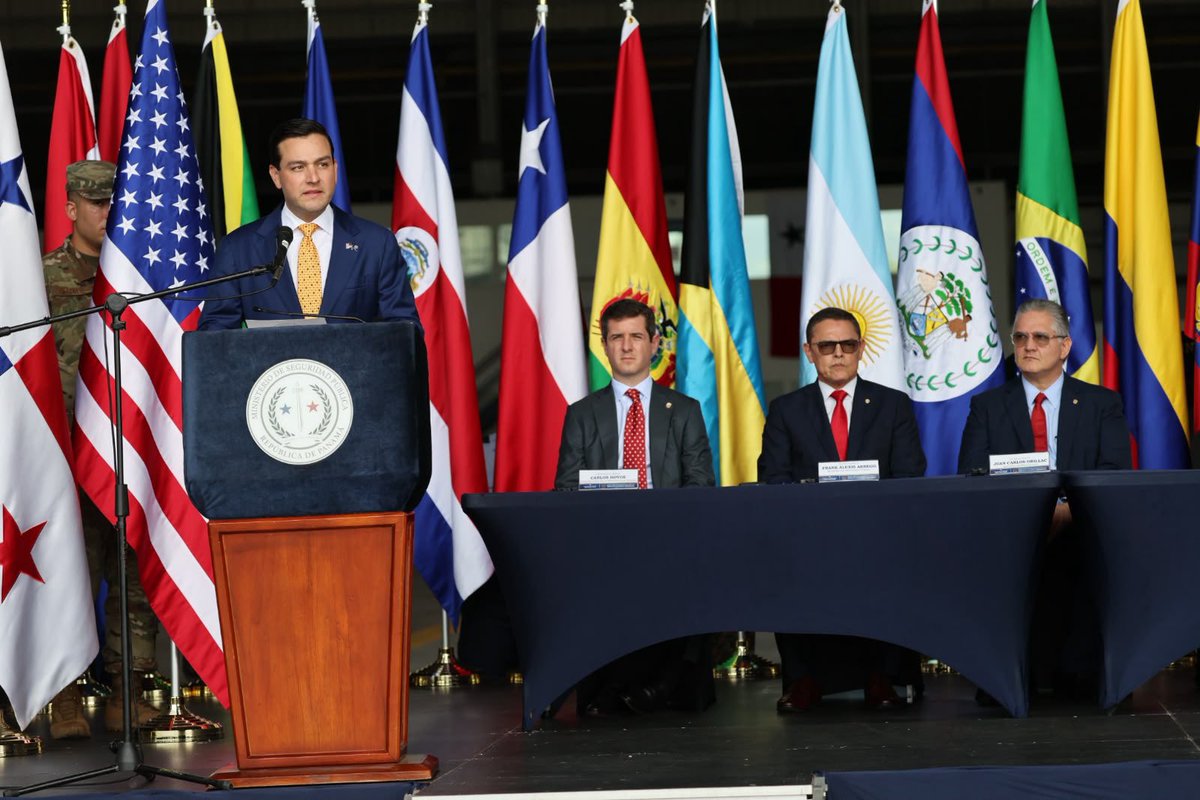 USAmbassadorPAN's tweet photo. Me uní a @FrankAbregoM, @JuanCOrillac y @CarlosAHoyosB para dar inicio a PANAMAX, ¡realizado en Panamá por primera vez desde 2012! Juntos, Estados Unidos, Panamá y 17 naciones socias están entrenando para responder a riesgos de seguridad y proteger el Canal de Panamá contra todas y cada una de las amenazas. 🇺🇸🇵🇦

Bajo el liderazgo de los presidentes Trump y Mulino, nuestra cooperación ampliada en materia de seguridad está generando resultados reales, fortaleciendo la estabilidad regional y protegiendo una vía acuática crítica que es esencial para el comercio mundial, la resiliencia de las cadenas de suministro y la seguridad y prosperidad de Estados Unidos.
