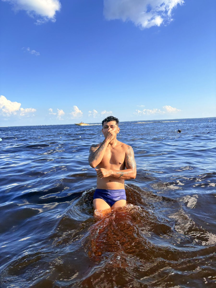 xxxvandrixs's tweet photo. Um típico domingo do manauara 🧜♂️💙🙏🏼
#summer #pontanegra #goodvibes https://t.co/UmKje9d0n7