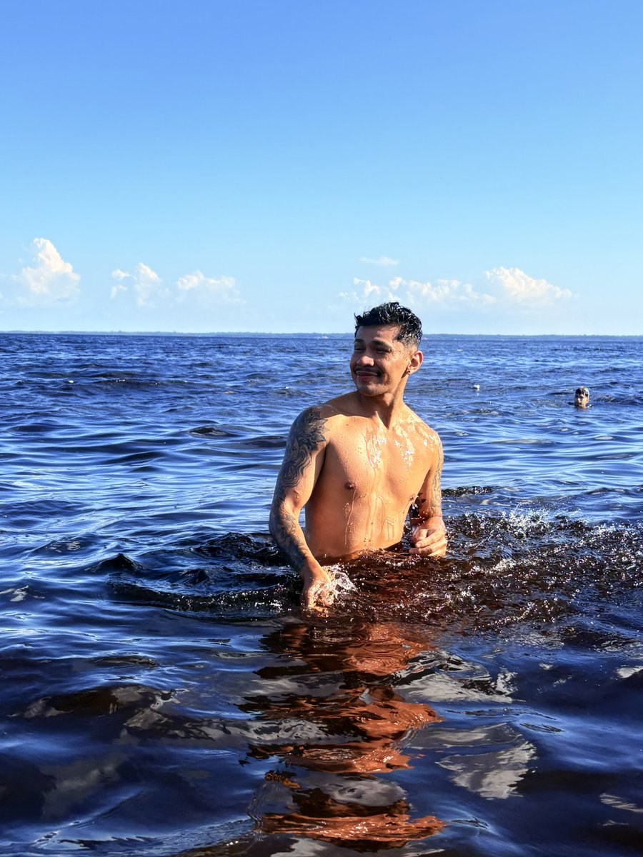 xxxvandrixs's tweet photo. Um típico domingo do manauara 🧜♂️💙🙏🏼
#summer #pontanegra #goodvibes https://t.co/UmKje9d0n7