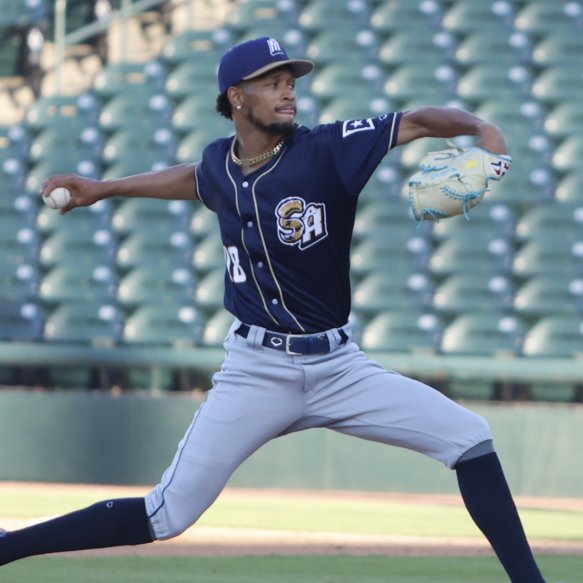 MLBPipeline's tweet photo. The #SFGiants are set to acquire #Padres No. 4 prospect Miguel Mendez (RHP) and No. 9 Joniel Hernandez (SS) for Robbie Ray, per multiple reports.

More on the prospects: https://t.co/Eh9HksulQM https://t.co/ObAI6KE9Tn