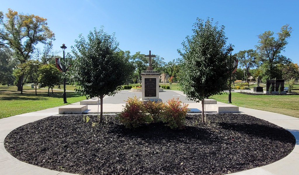 TreesWinnipeg's tweet photo. Join us Wednesday, August 5 at 6:30 pm for our walk of Vimy Ridge Memorial Park!  Meet at the community garden space on the south side. https://t.co/PMKpXWr9zF