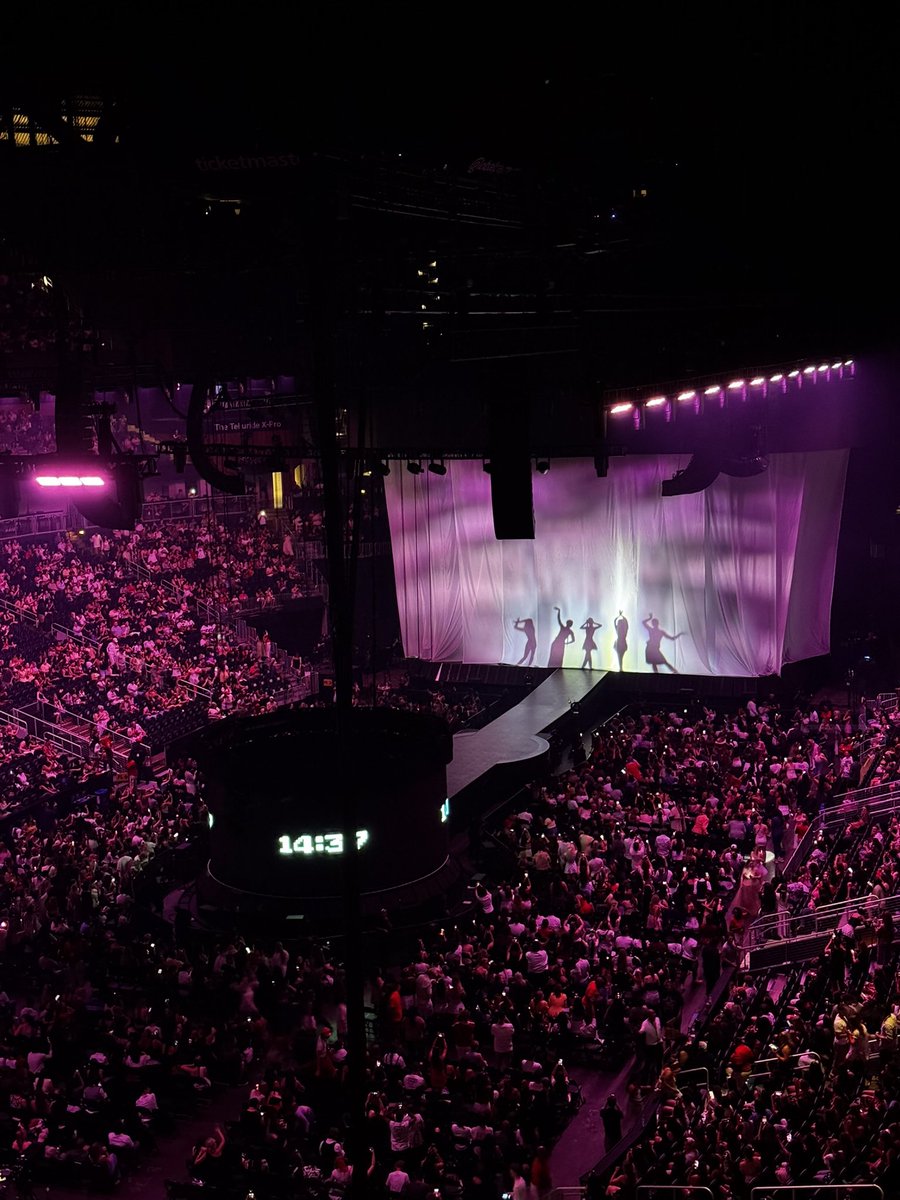 knjcre's tweet photo. @yoongisgoodgirl i was in the nosebleeds and still had a time 🙂‍↕️ https://t.co/okT7QdmCsJ