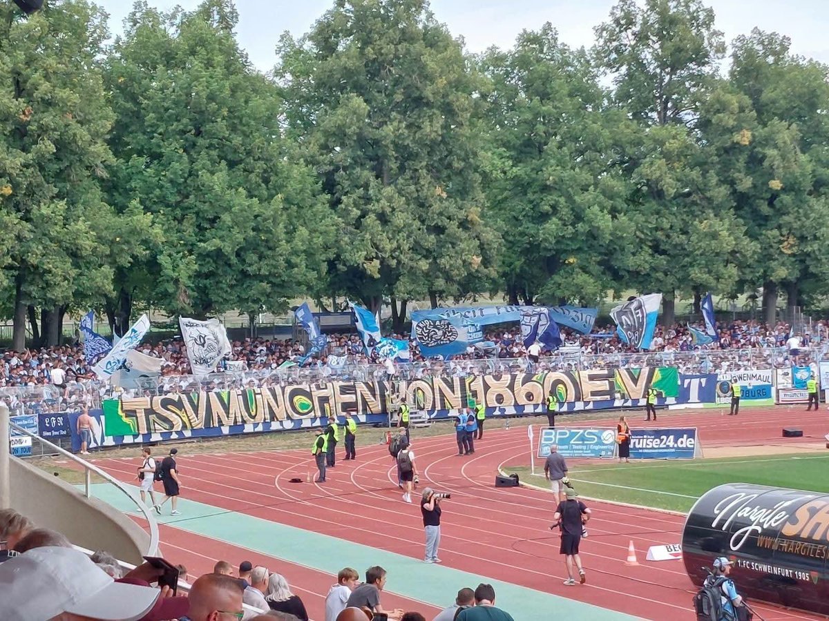 FussballAssis's tweet photo. 01.08.2026 🇩🇪

FC Schweinfurt 05 - TSV München von 1860 

@fussballassis

Zusendungen an:
INSTAGRAM PN 
fussballassis@gmail.com 

#ELIL #ultrasworld #freiheitfürsechzig #ultras https://t.co/LonWvd5Soq