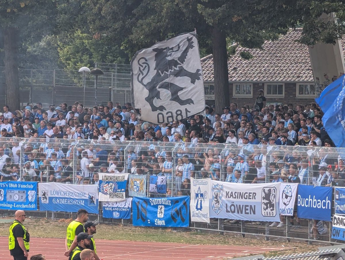 FussballAssis's tweet photo. 01.08.2026 🇩🇪

FC Schweinfurt 05 - TSV München von 1860 

@fussballassis

Zusendungen an:
INSTAGRAM PN 
fussballassis@gmail.com 

#ELIL #ultrasworld #freiheitfürsechzig #ultras https://t.co/LonWvd5Soq