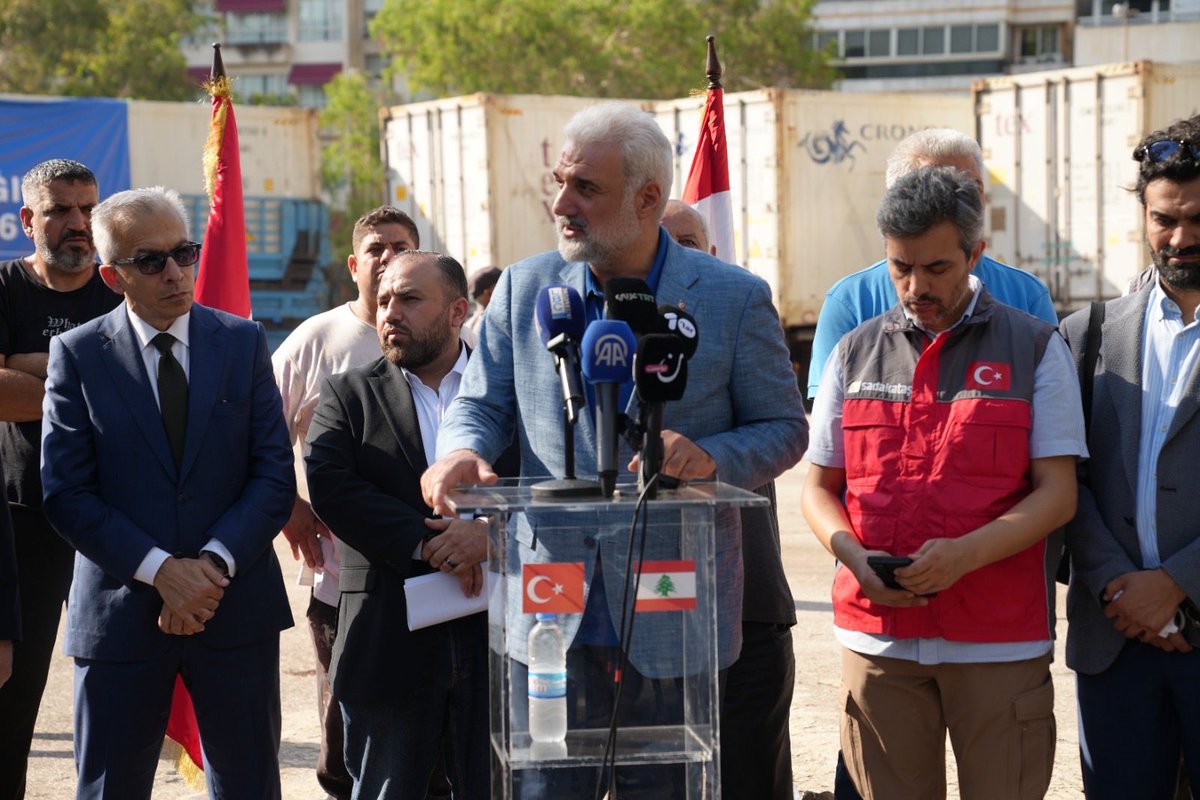 TC_BeyrutBE's tweet photo. @sadakatasi koordinasyonuyla STK’larımızın Lübnan’a gönderdiği kurban eti yardımlarının dağıtım törenine iştirak ettik.

🇱🇧 Ekonomi Bakanı @abisat ve Filistin Destek Platformu Başkanı Osman Nuri Kabaktepe’nin @osmannnurika katıldığı merasimde 280 ton et teslim edildi. https://t.co/a26GZoiEUp