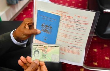 Kianangih's tweet photo. Somalia Deputy PM akona Kenyan ID, Kenyan Passport na Kenyan Birth certificate? HOW????????

Especially kwa Kenyan Birth certificate?!?!? https://t.co/Ug7RW24I2c