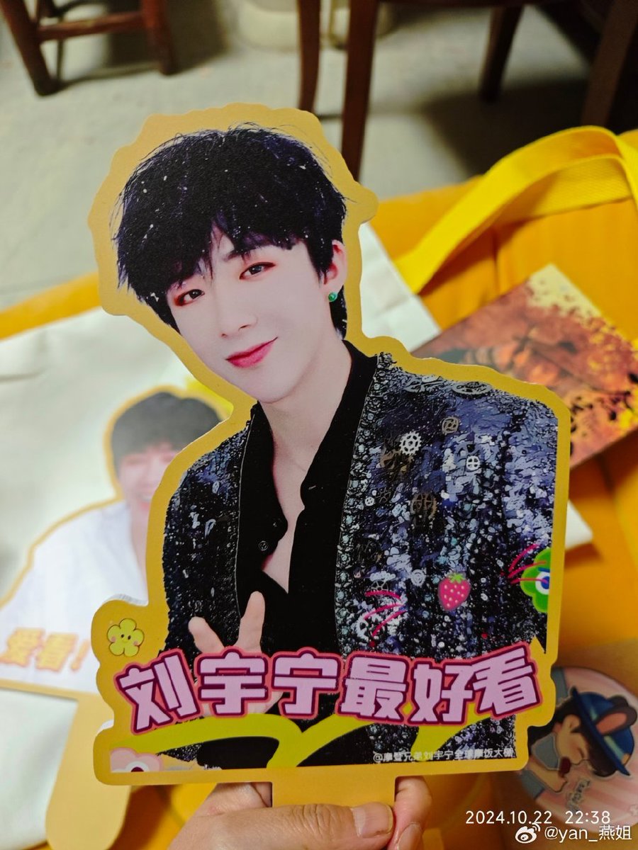 WeonChun's tweet photo. 今日份快乐是综艺给的！全程笑到拍大腿，已加入每周刷片清单 https://t.co/iXzjxb45PL