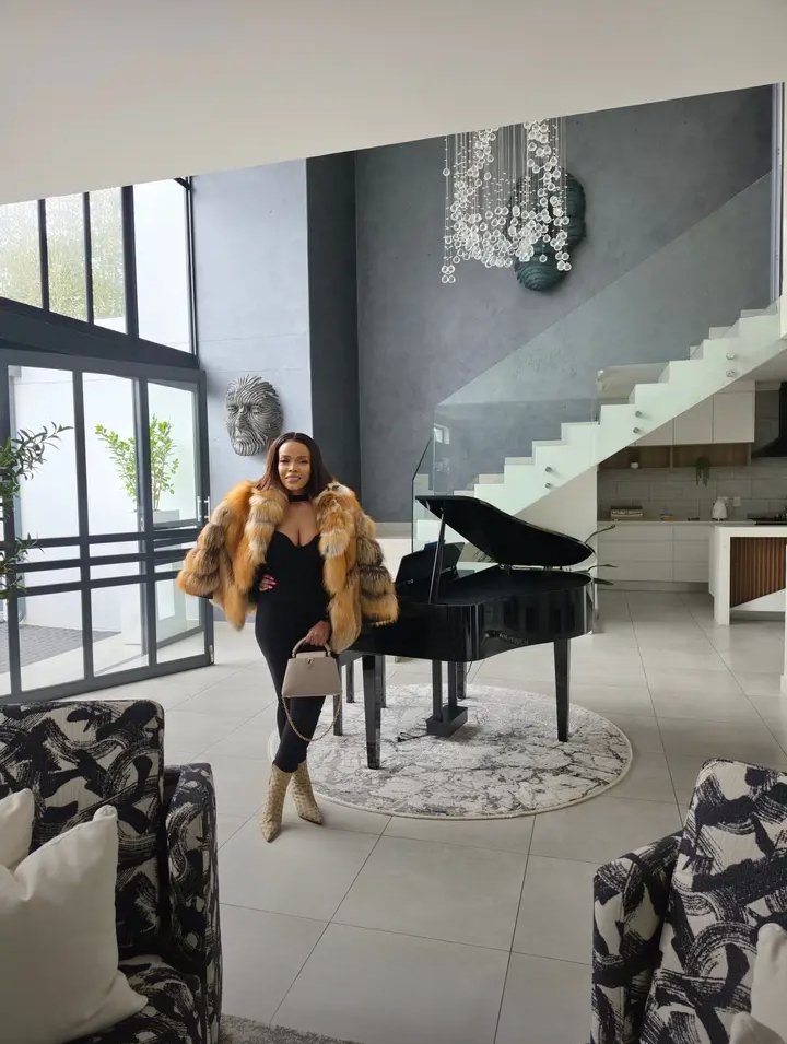Mrslethabo22's tweet photo. Invest today and start earning money 3 days to break through and gain financial freedom. With the investment of R3000 you'll earn nothing less than R33,000 in 3 days. Inbox me and we can help you get started in no time....... https://t.co/pnqovVDn9W