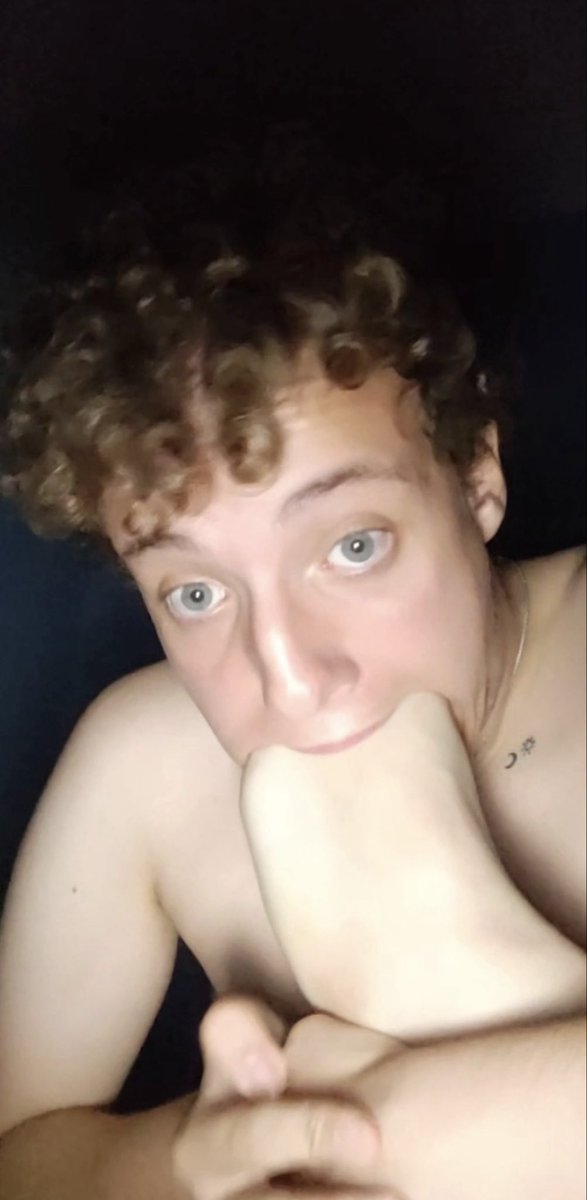 Nickbit10's tweet photo. I enjoy being a pathetic f@g online for real men to jerk off and laugh at me #humiliation #slut #faggot #fag #loser #pig https://t.co/NrwdDTcBEk