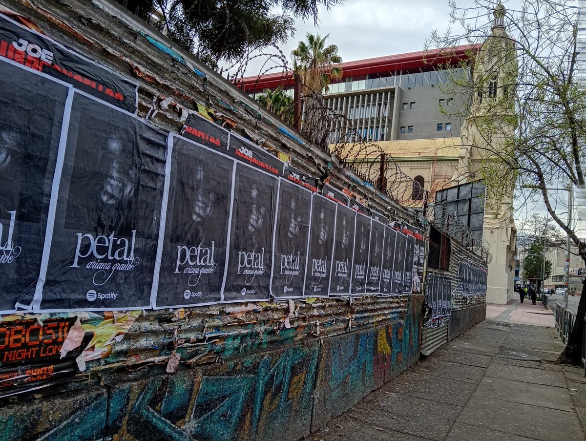 Ariana_Chile's tweet photo. petal ꕤ 。Santiago &amp; Concepción ,Chile 🇨🇱

@TeamAriana @UMusicChile https://t.co/pVjlPKlcf3