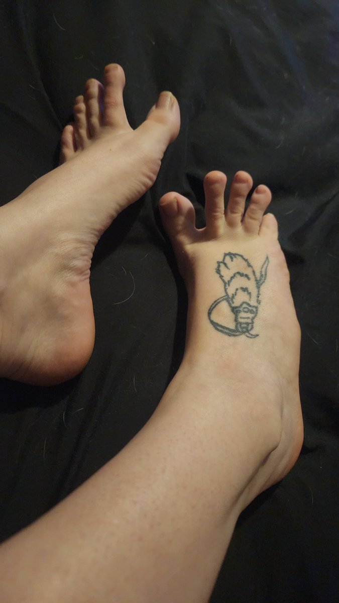 angelyexxe's tweet photo. These toes need a pedicure 😩 #gamergf #baddie #fyp #nsfw #pedicure #throne https://t.co/I5ebLTZIyy