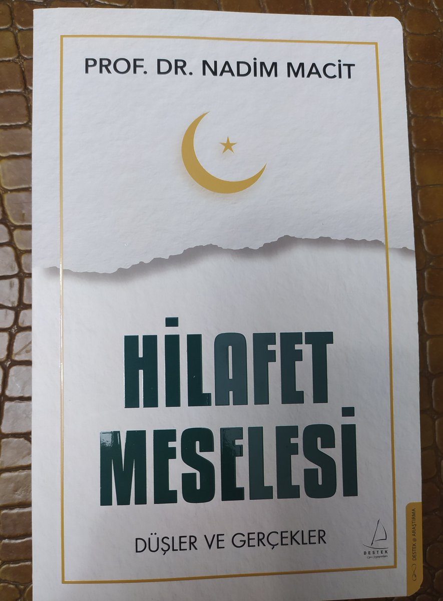 TFOsmanKaratay's tweet photo. Bir şeyin tarihî gerçekliğine bakmak durumundayız. Adı var, kendi yoksa, varlığını tartışmak da boşuna olur. Sadece adını konuşunca da, herkes istediği gibi tarif eder... Nadim Hoca yine temelden, varlık noktasından sorguluyor sorunu. Hayırlı olsun yeni kitabı. https://t.co/I2blmcm4xx