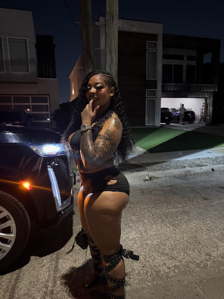 bignieee's tweet photo. on these niggas minds and in these btches search bars 🥱 https://t.co/FXA3WlZ7QF