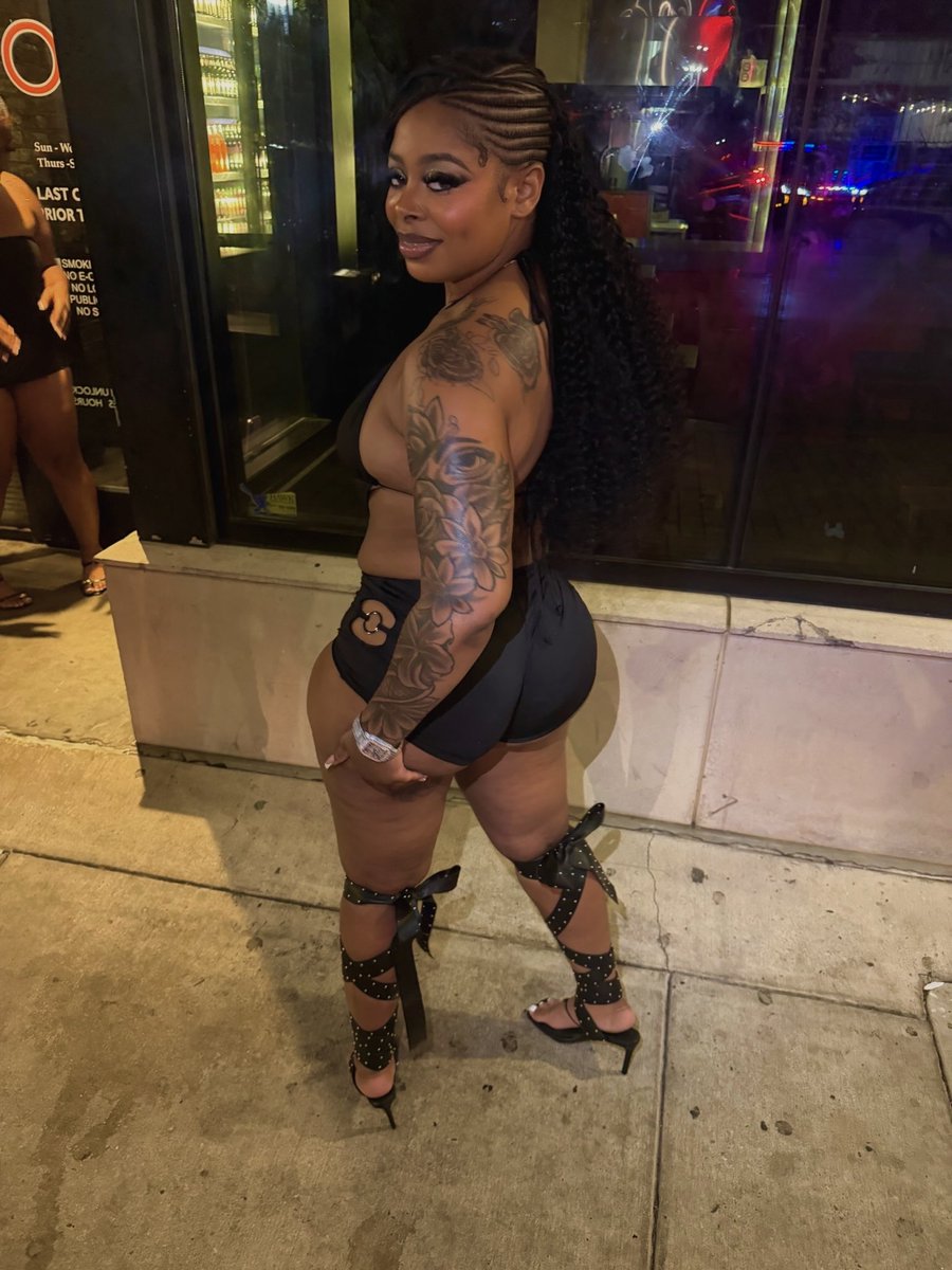 bignieee's tweet photo. on these niggas minds and in these btches search bars 🥱 https://t.co/FXA3WlZ7QF