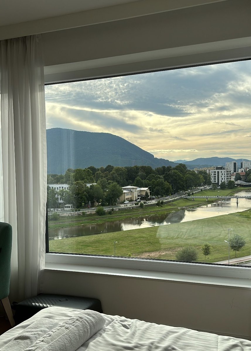 Lmiious's tweet photo. Unreal view https://t.co/OVsT5ohqkx