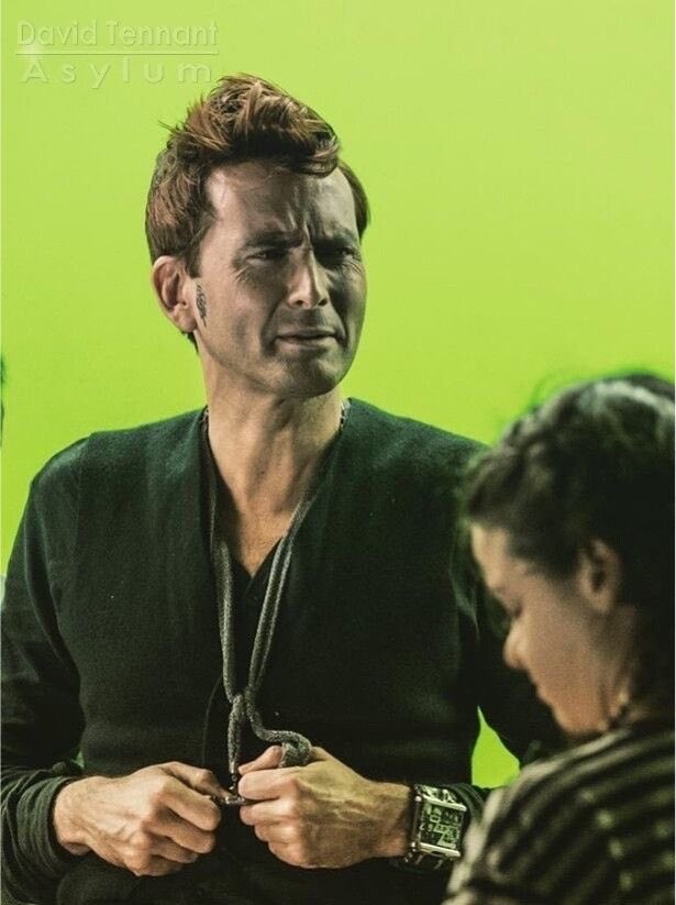 sheennxnt's tweet photo. David expressions when he tries to see something through his snake contact lenses must be a bit annoying, but he really enjoys playing Crowley 🐍 https://t.co/zNry8iGyid