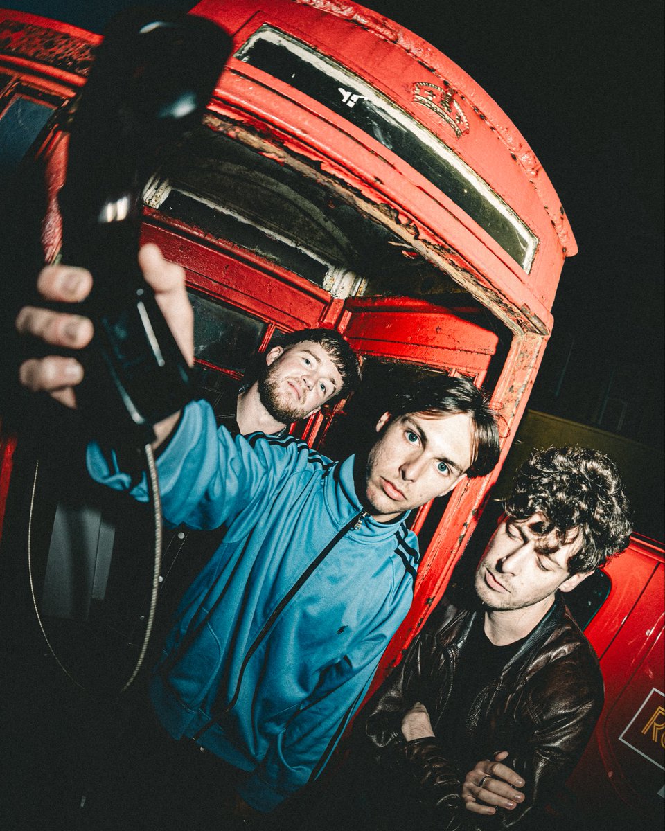 pouchband_'s tweet photo. GIRL ON THE PHONE - OUT THIS SATURDAY ☎️

We are only days away from the release of our new single “Girl on the Phone”. Make sure to Pre-Save via the link in our bio 📞

#newmusic #indiemusic #grunge #newband https://t.co/UwlwVO1lzM