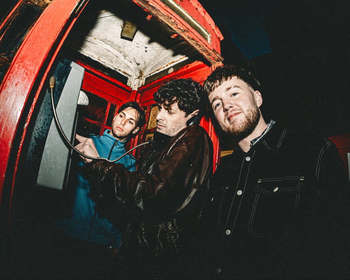 pouchband_'s tweet photo. GIRL ON THE PHONE - OUT THIS SATURDAY ☎️

We are only days away from the release of our new single “Girl on the Phone”. Make sure to Pre-Save via the link in our bio 📞

#newmusic #indiemusic #grunge #newband https://t.co/UwlwVO1lzM