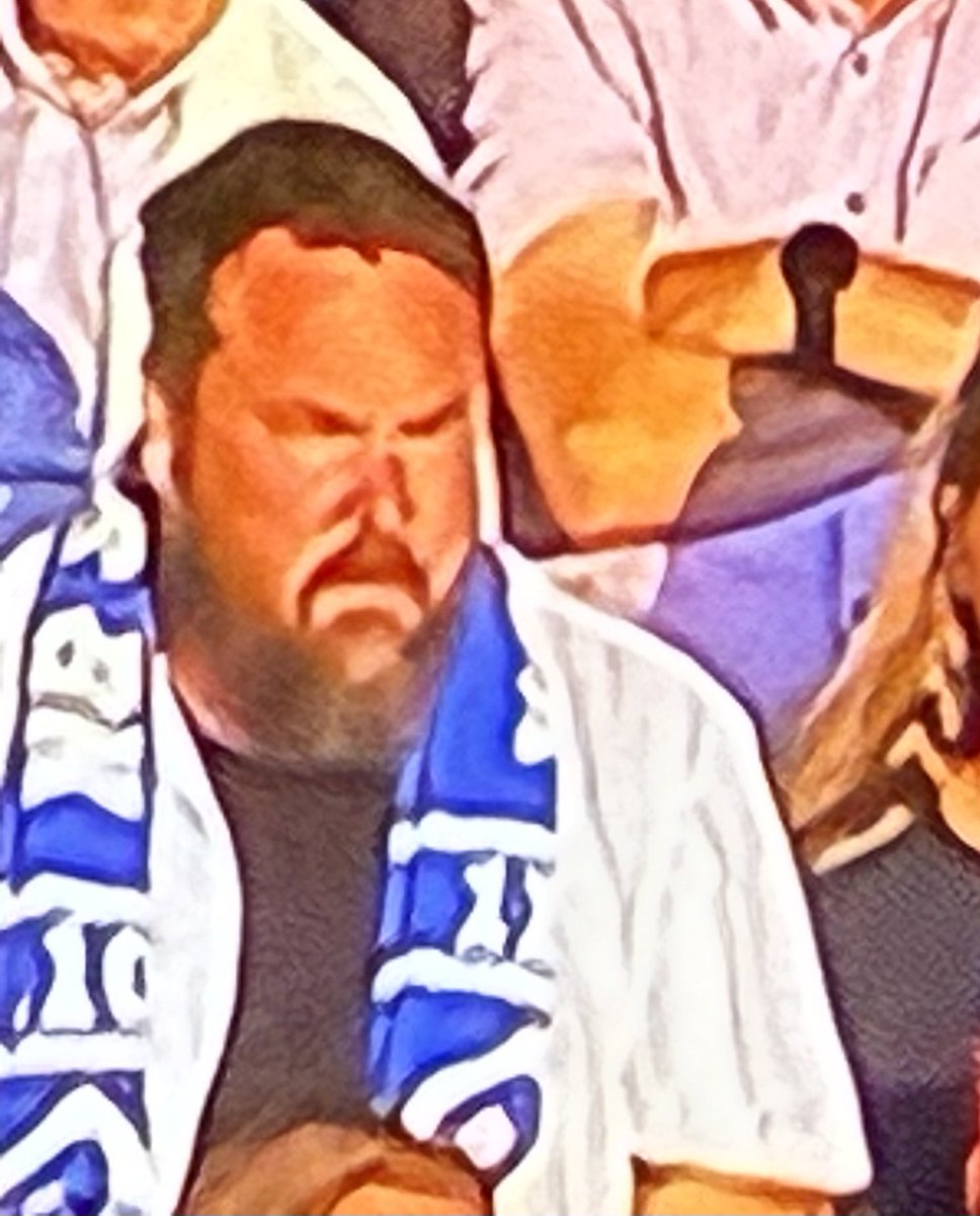 MartinEdberg's tweet photo. @Jarelind 
Ibland går Axén ut på stan som en vanlig man och HBK-supporter? https://t.co/HD2RNakIK3