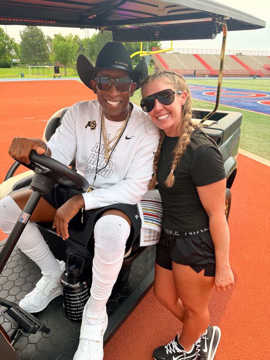 laurenjaskevold's tweet photo. SEASON 7 🏈 https://t.co/o7h1Pxi5cV