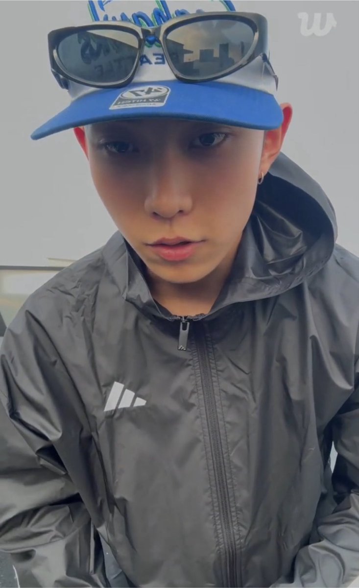 HOLYYUL's tweet photo. รินมีไรจะบอกพี่ไหม https://t.co/3twCEP0stT