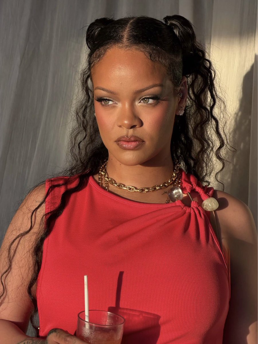 RihannaNoBrasil's tweet photo. Rihanna na festa de aniversário de 3 anos do seu filho, Riot.

A festa aconteceu no Sábado (01), em Barbados. ❤️ https://t.co/Zu70IndZW0
