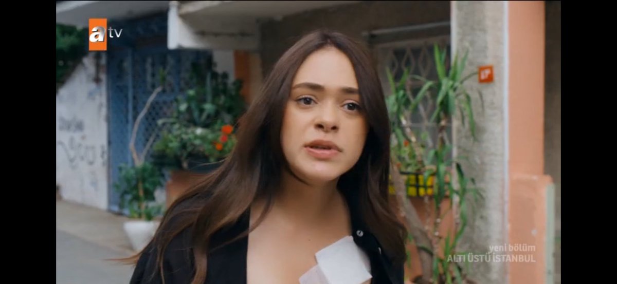 luckii_55's tweet photo. can’t wait for their father daughter scenes… look how emotional he already is!! 😭😭😭

#altıüstüistanbul https://t.co/eVbeYHtFIo