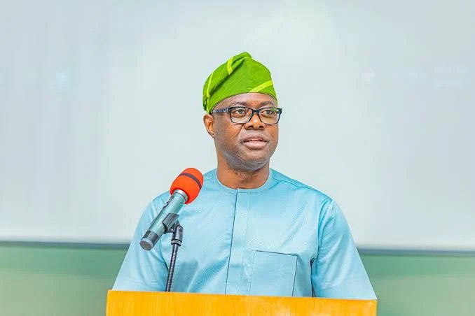 NigeriaStories's tweet photo. JUST IN: The governor of Oyo State and presidential candidate of the Allied Peoples Movement, Seyi Makinde, has criticised the economic policies of the All Progressives Congress-led administration under President Bola Tinubu, describing the simultaneous removal of fuel subsidy and floating of the naira as a double blow to the welfare of Nigerians.