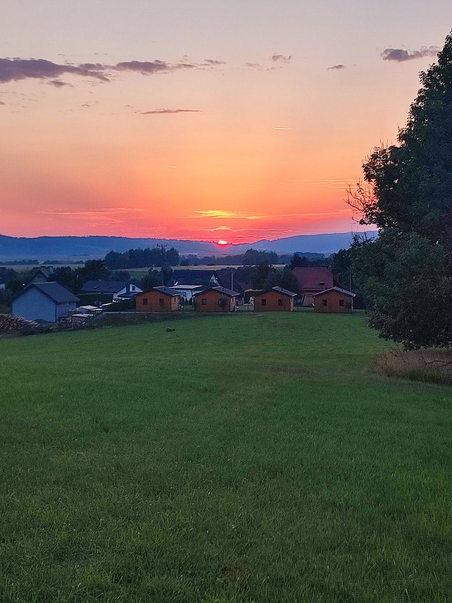 Kubicowy's tweet photo. Dawno nie było nic z cyklu #nazadupiu #sunsetalert https://t.co/c0wb673aXl