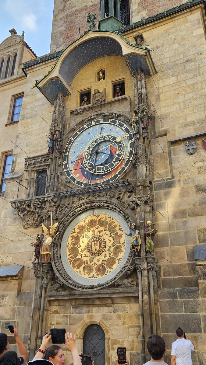 TheExpl01622452's tweet photo. Ab heute 🇨🇿 #Prag 😍
Alles schön, aber das #Stadtbild bröckelt auch etwas. Nicht so schlimm wie in 🇩🇪, aber man sieht und merkt erste Anzeichen 😢 https://t.co/Mp8IuLml6S