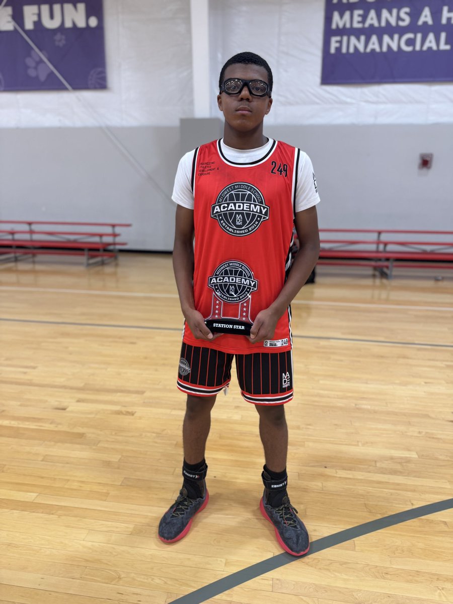 Natewitdashifts's tweet photo. I won the Station star award at Madehoops Midwest academy #AGTG✝️✝️✝️✝️ https://t.co/zADECBHD5H