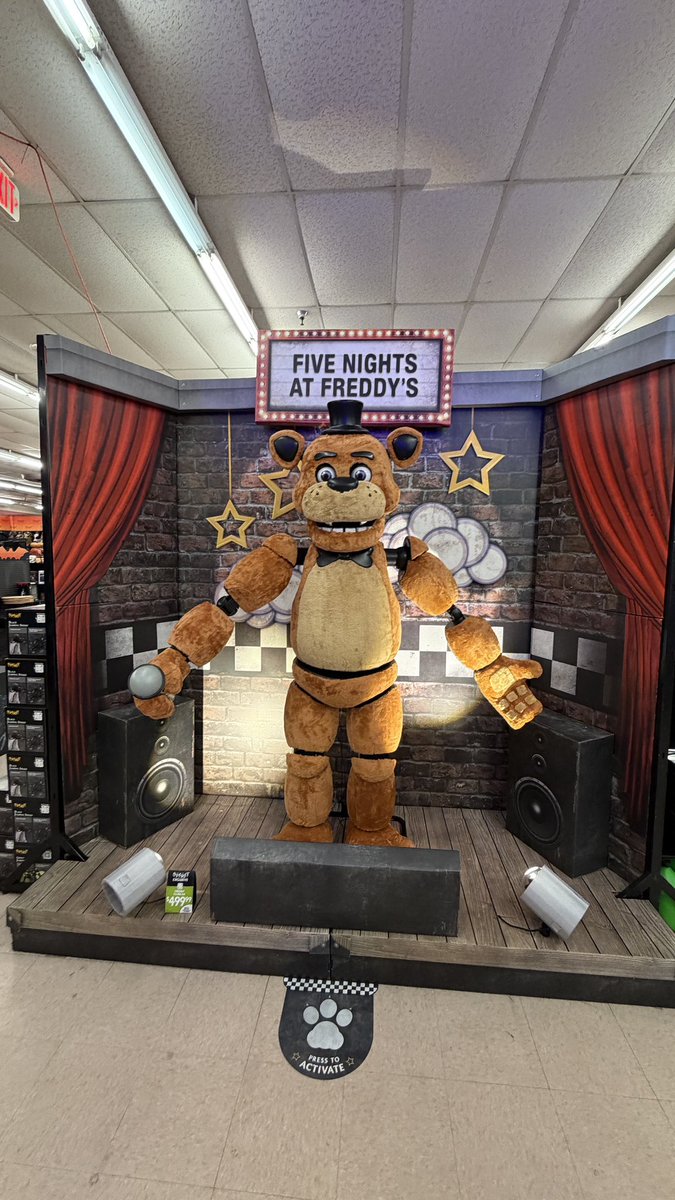 GulfCoastVideo's tweet photo. After 2 years since the FNAF 1 Movie and 3 years after asking @SpiritHalloween if they’ll make one. I finally got to see Freddy Fazbear https://t.co/nRPgTBfEzL