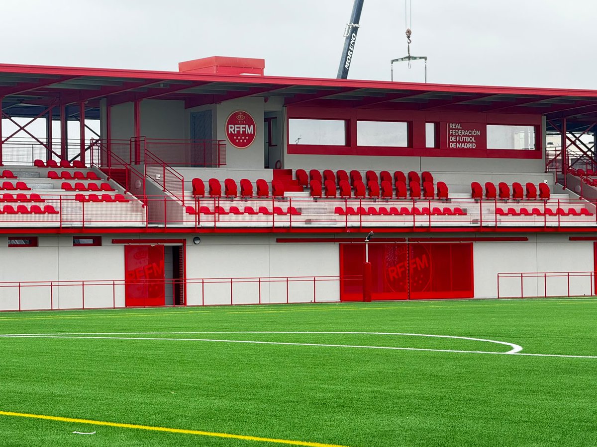 PedroPSanmartin's tweet photo. Esto es exclusivo y privilegio: la nueva Ciudad Deportiva de la @RFFM_oficial ya es una realidad y una maravilla en Torrejón para fútbol y fútbol sala. Espero no se me enfaden por sacarlo a la luz. #RFFM #FutboldeMadrid #futbolbase #futbolsala https://t.co/jaJtEatoB3