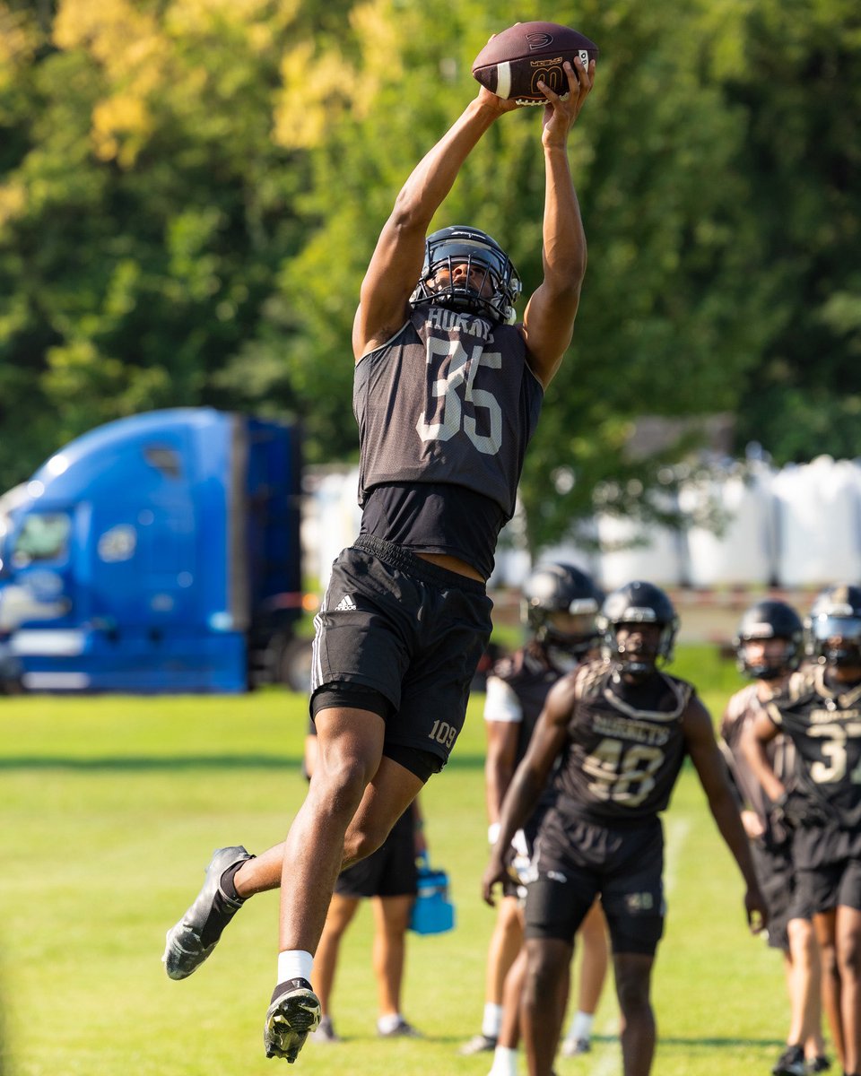 ESUSports's tweet photo. Training Camp Day 1 📸
@esuhornetsfb
#stingersup #hornetnation #UNIT https://t.co/N3Q6zyKluN